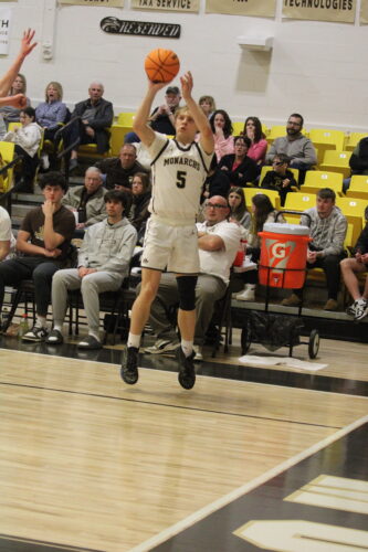 Monarchs Win OVAC 5A Third-Place Game vs. Bruins